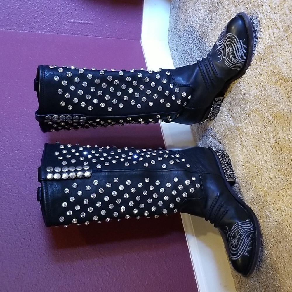 Boots - Picture 5 of 6